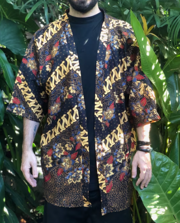 Jaket Kimono dengan Motif Batik Etnik